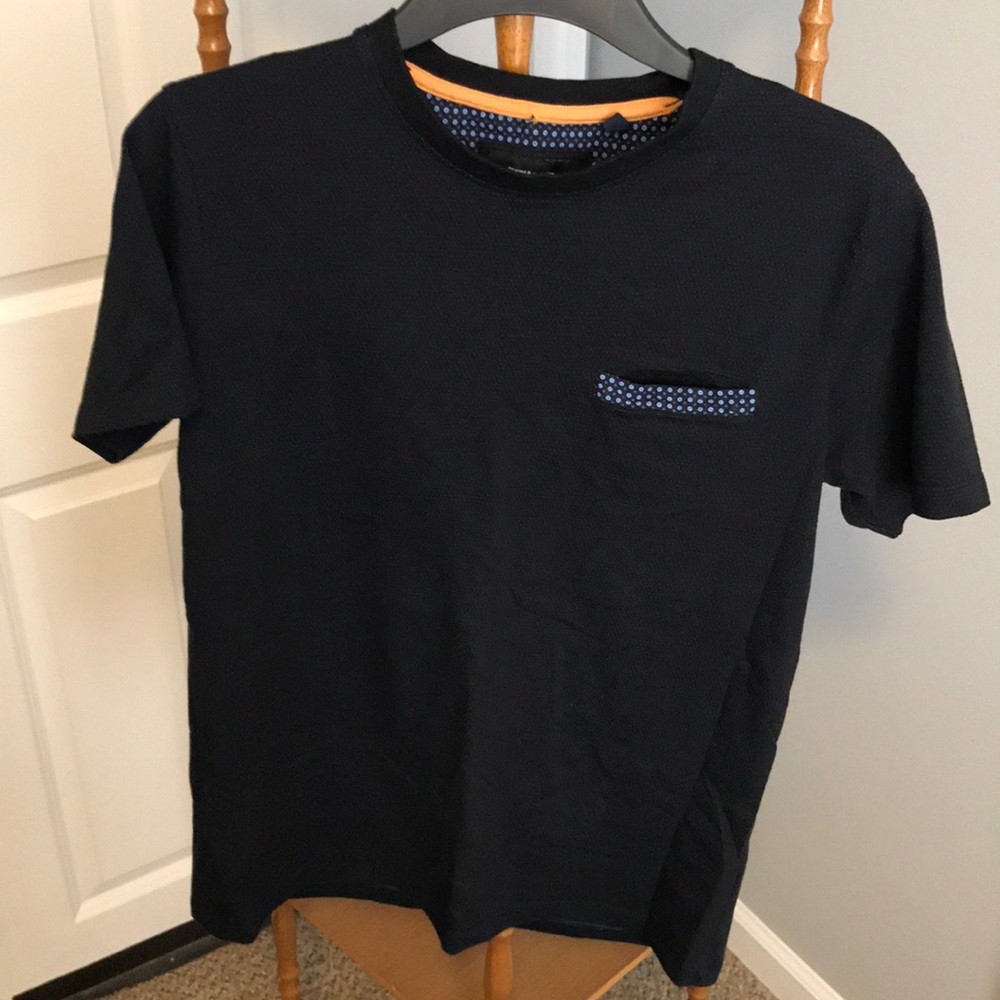 Front pocket t shirt 🍍